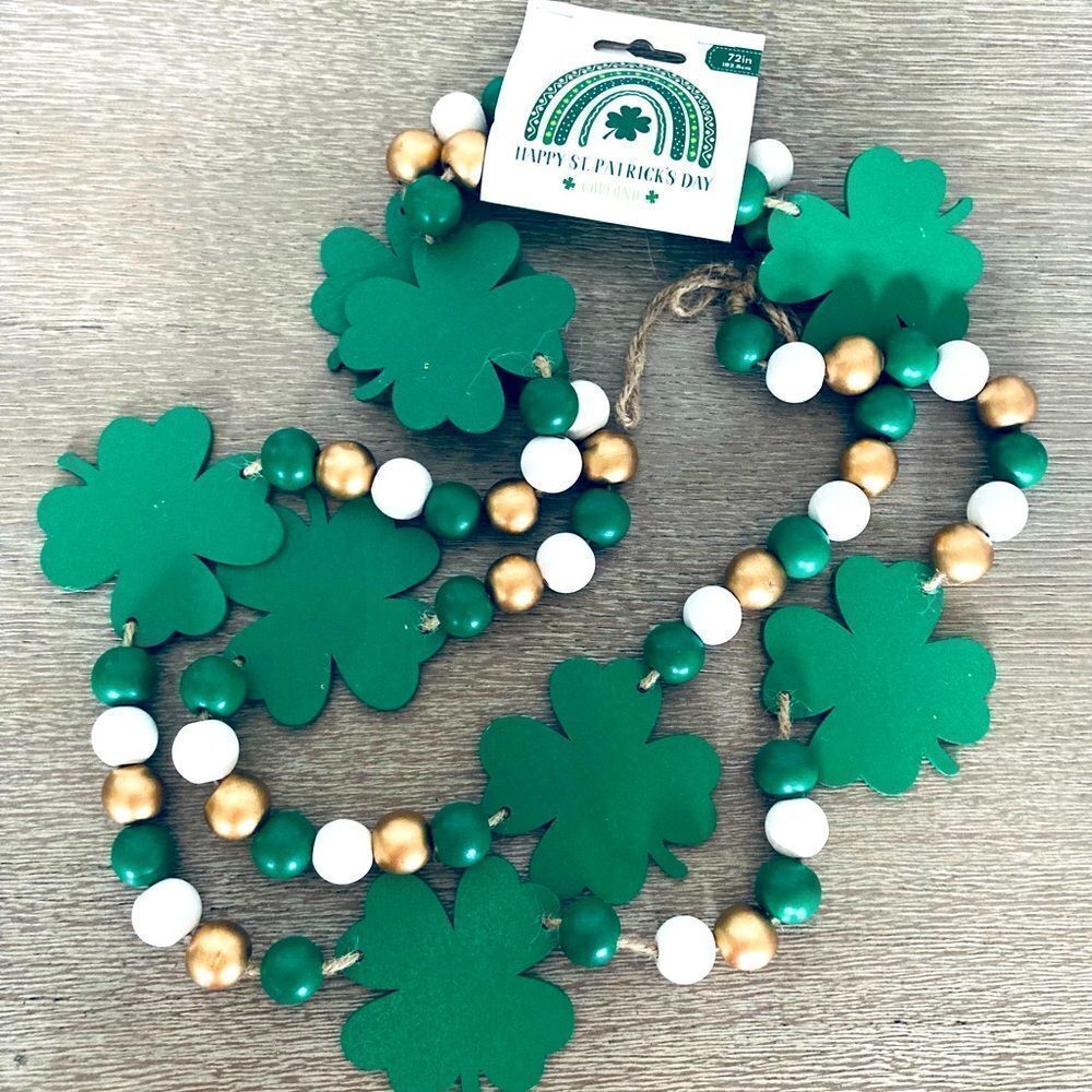 NWTΒ St.βPatrickβShamrockβWoodβBeadedβGarland